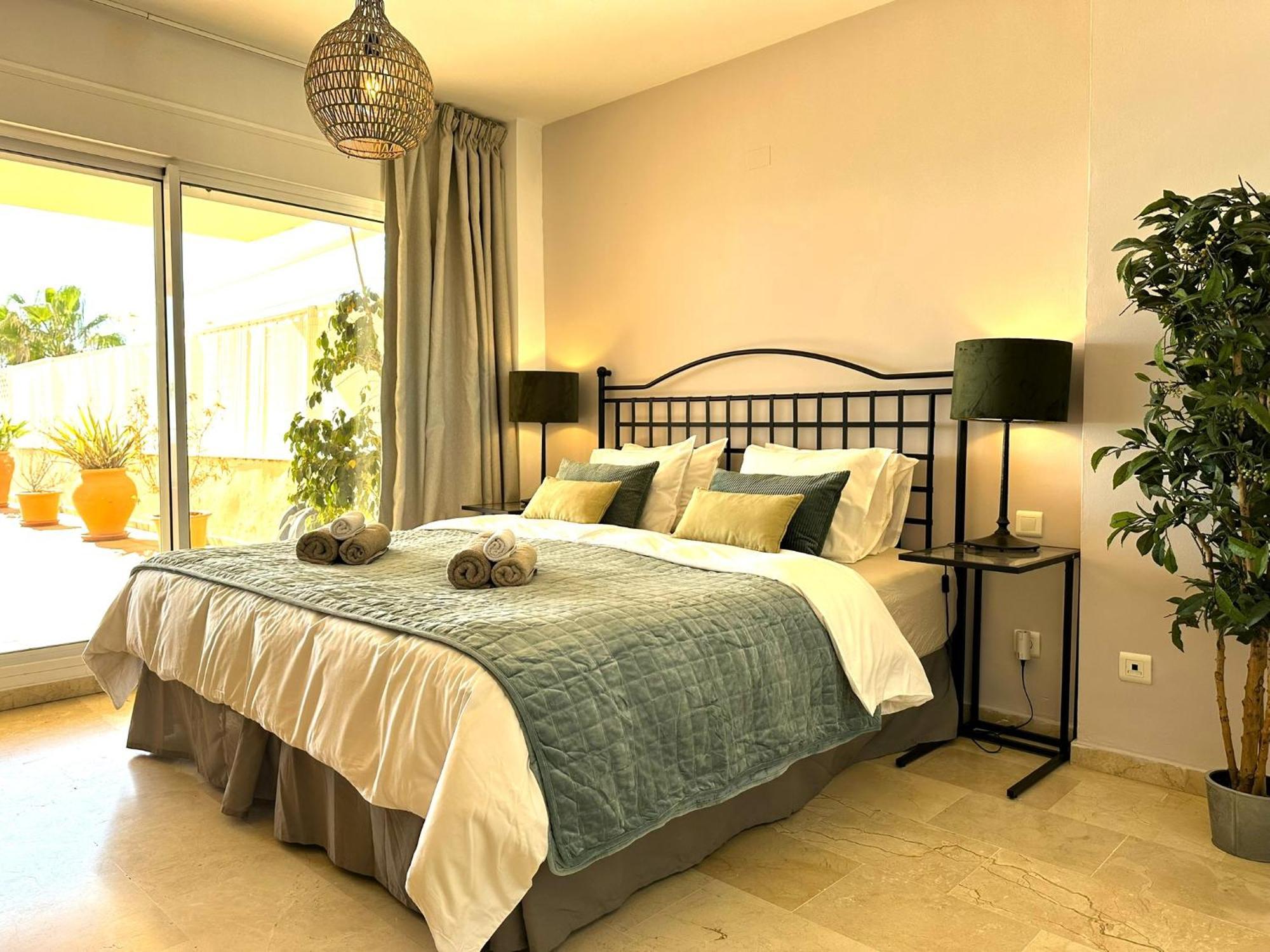 Apartments Bermuda Beach Estepona Bagian luar foto