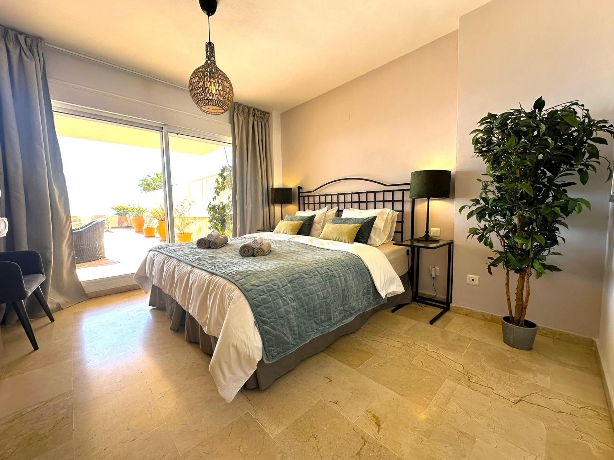 Apartments Bermuda Beach Estepona Bagian luar foto