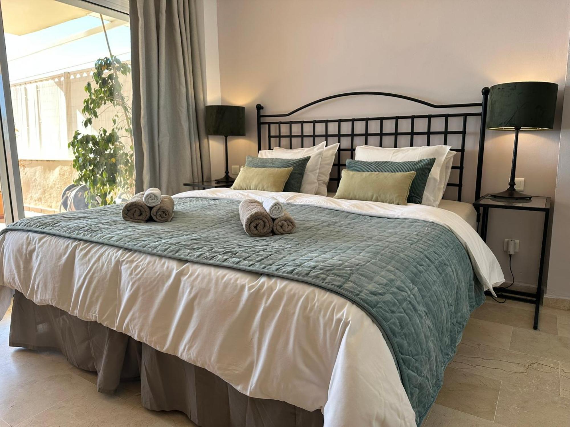 Apartments Bermuda Beach Estepona Bagian luar foto