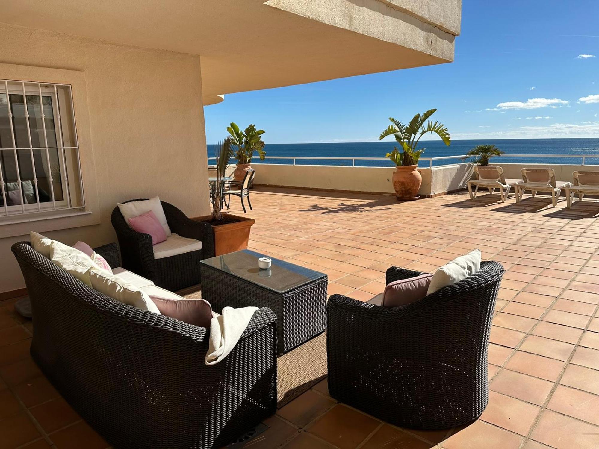 Apartments Bermuda Beach Estepona Bagian luar foto