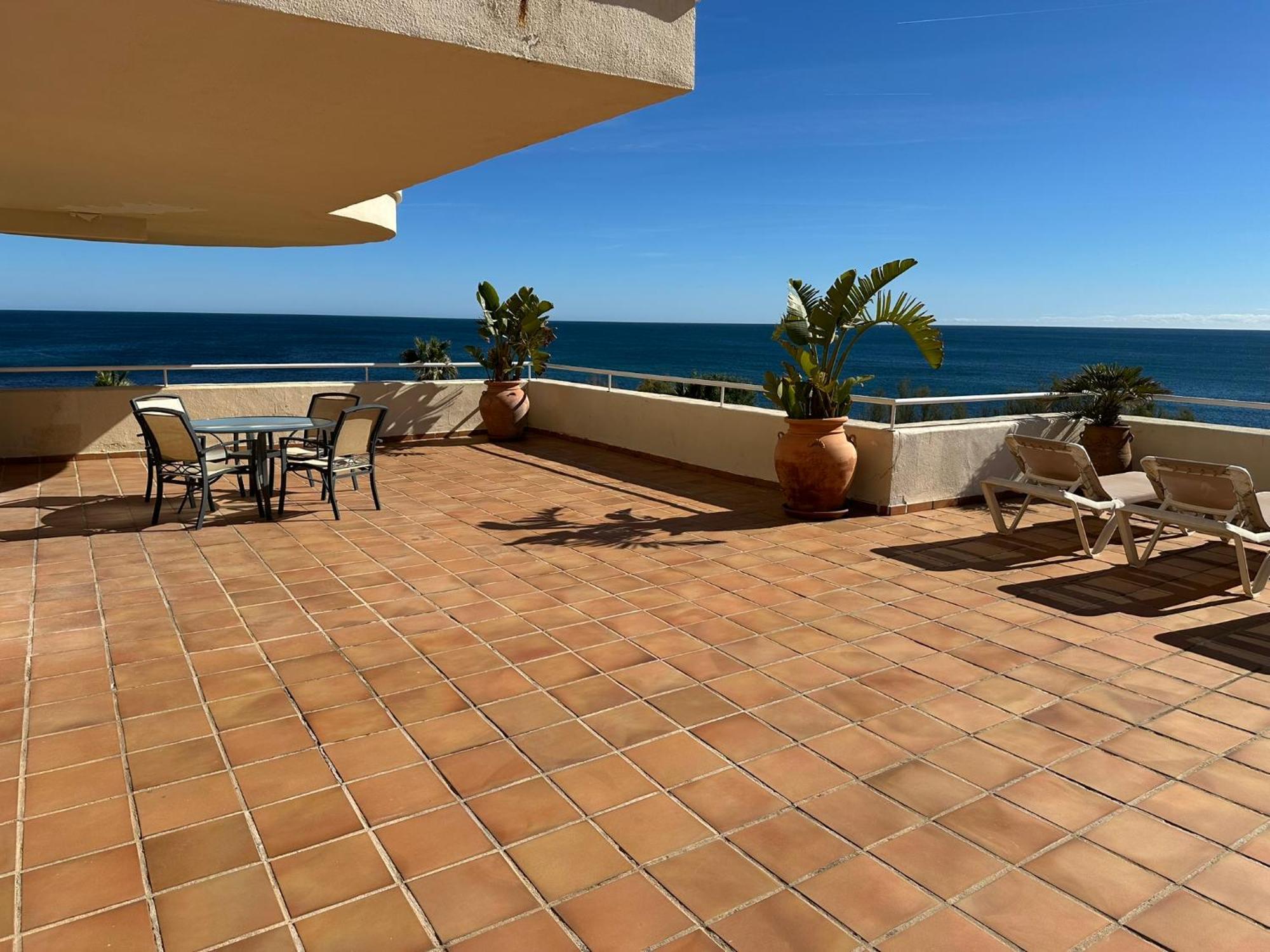 Apartments Bermuda Beach Estepona Bagian luar foto