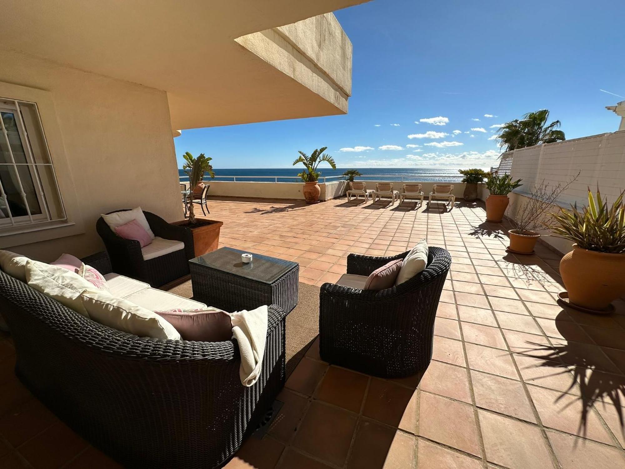 Apartments Bermuda Beach Estepona Bagian luar foto