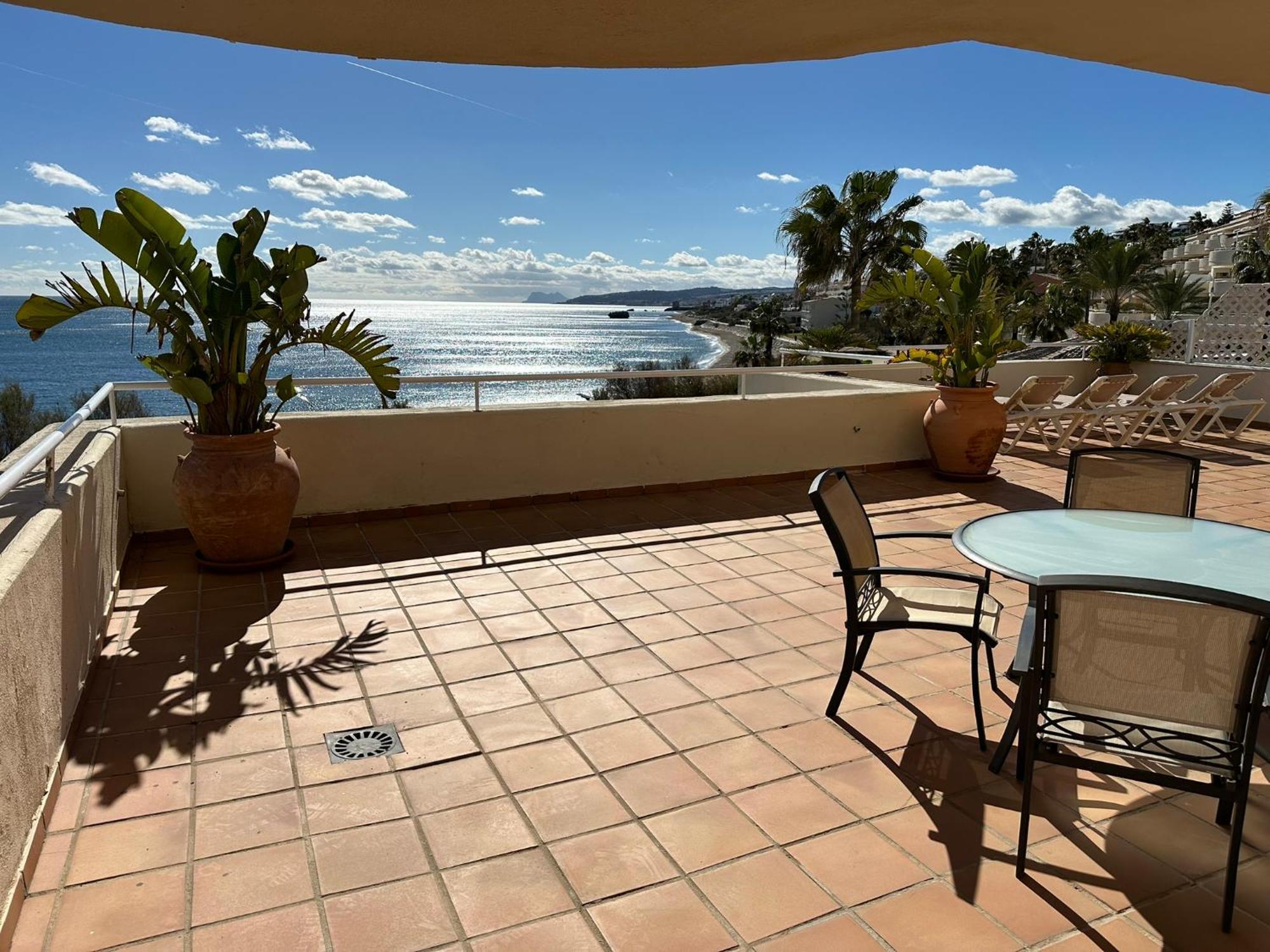 Apartments Bermuda Beach Estepona Bagian luar foto