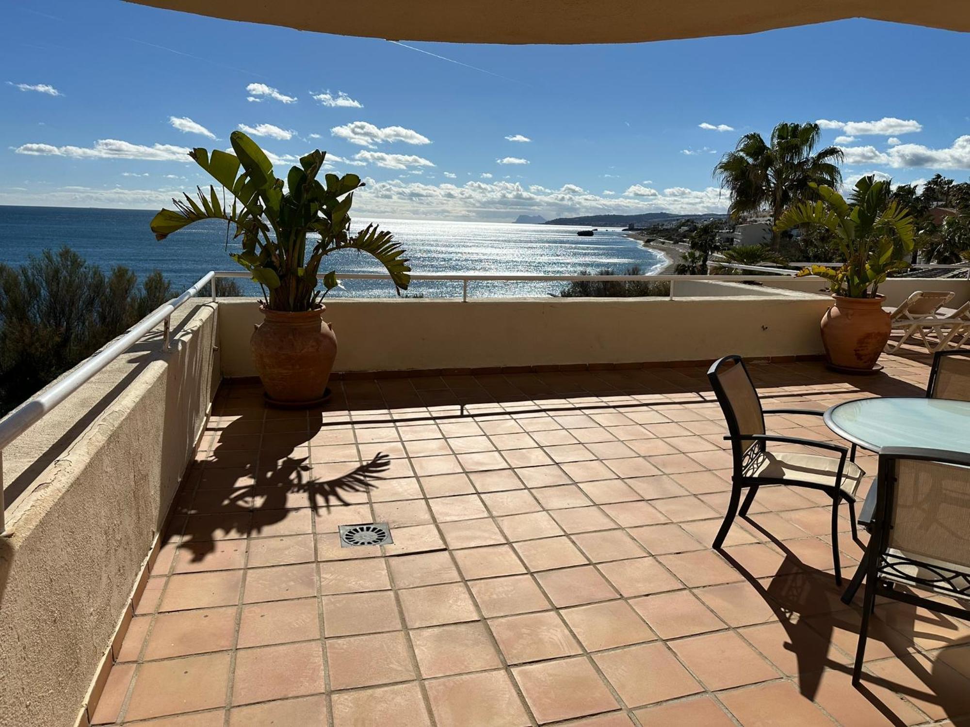 Apartments Bermuda Beach Estepona Bagian luar foto