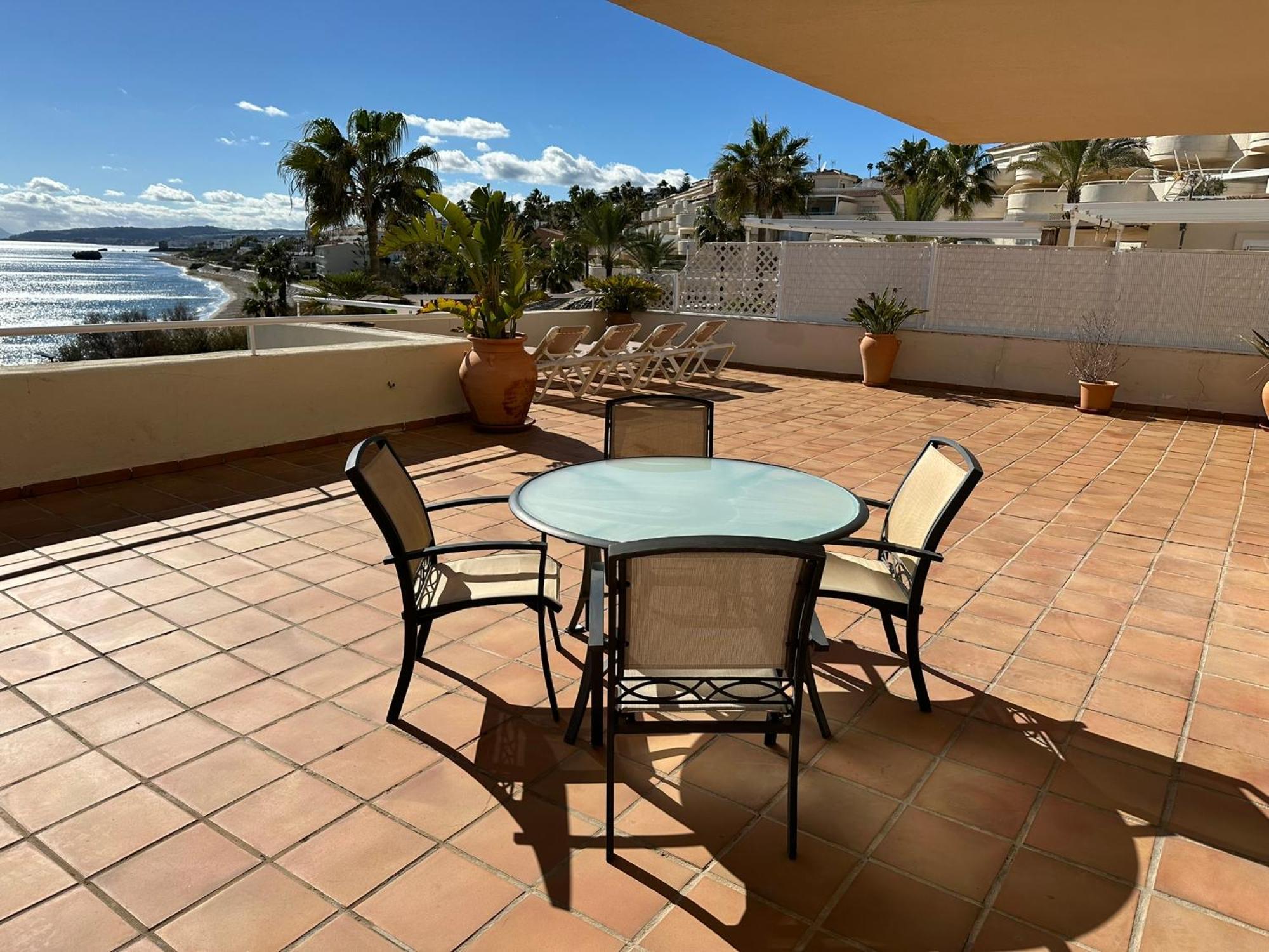 Apartments Bermuda Beach Estepona Bagian luar foto