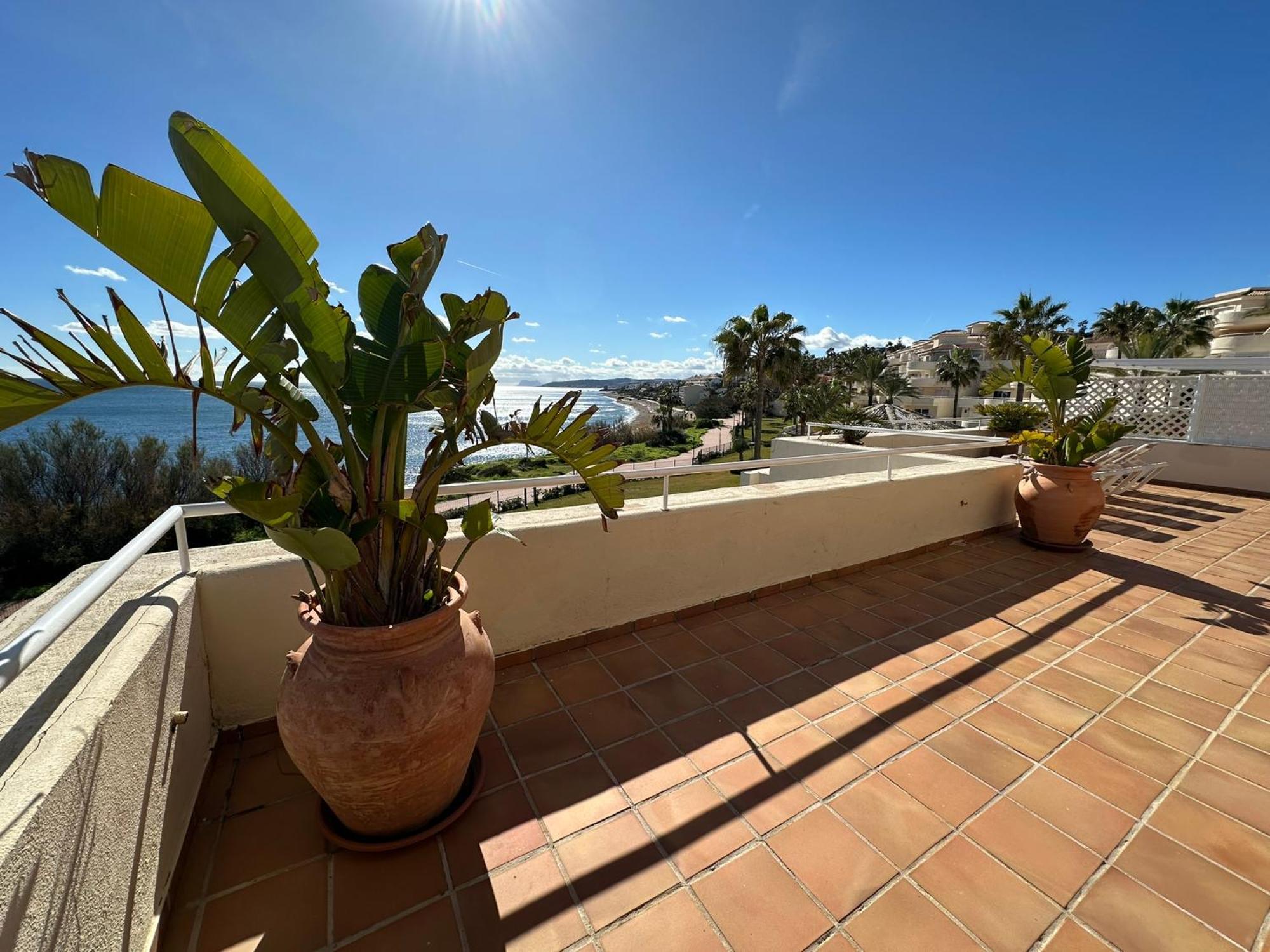 Apartments Bermuda Beach Estepona Bagian luar foto