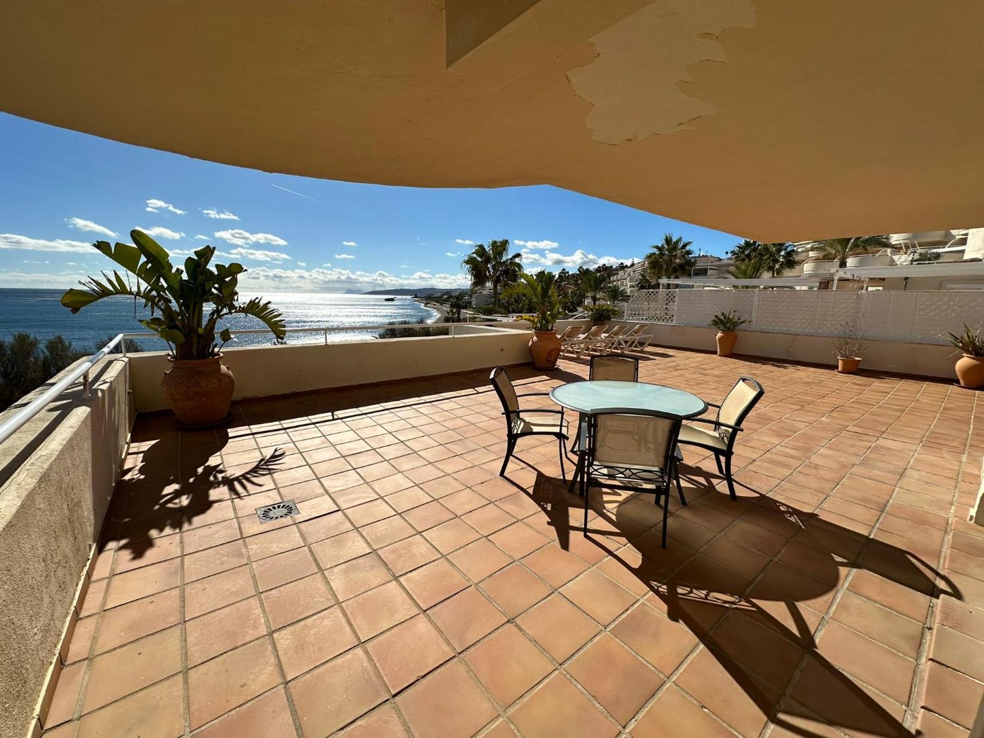 Apartments Bermuda Beach Estepona Bagian luar foto