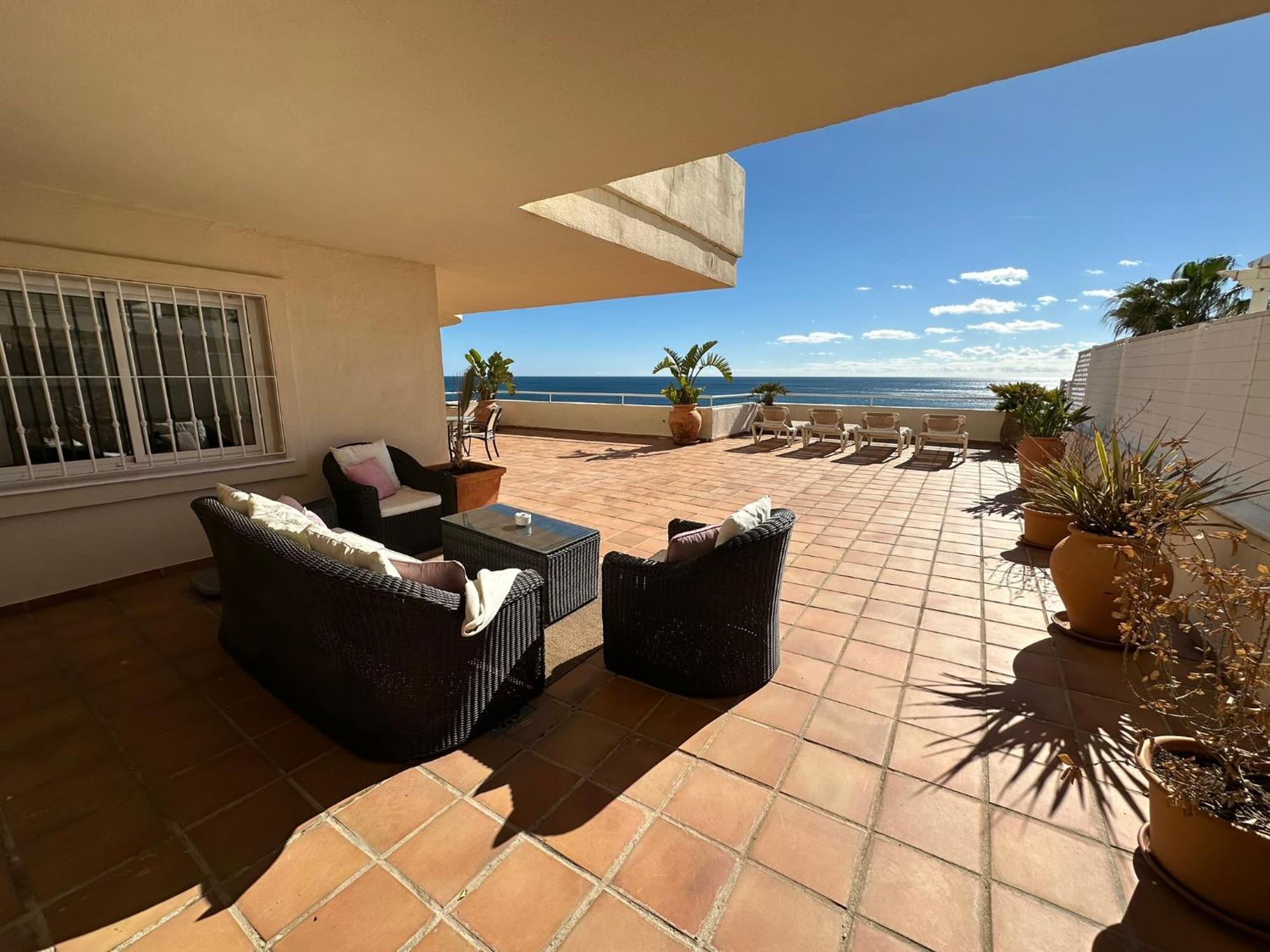 Apartments Bermuda Beach Estepona Bagian luar foto