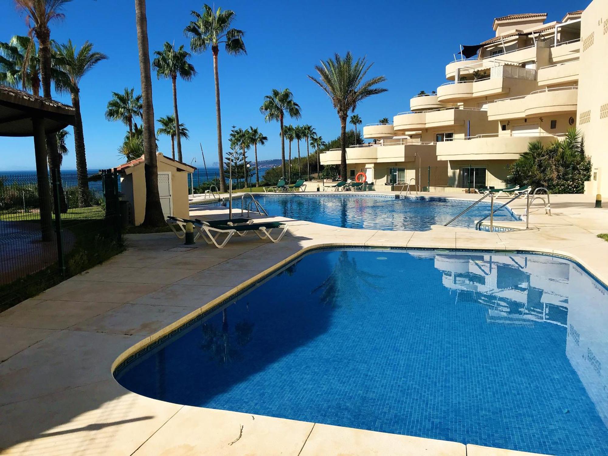 Apartments Bermuda Beach Estepona Bagian luar foto
