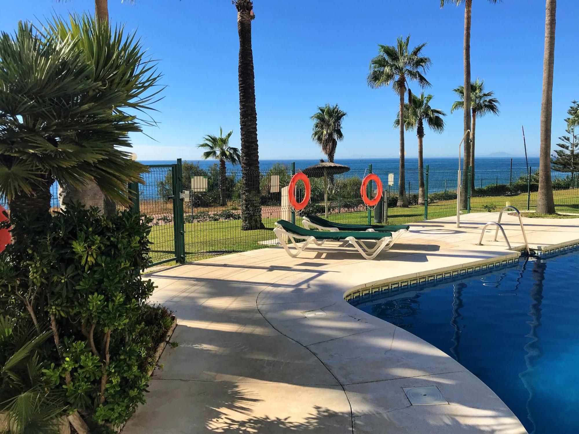 Apartments Bermuda Beach Estepona Bagian luar foto