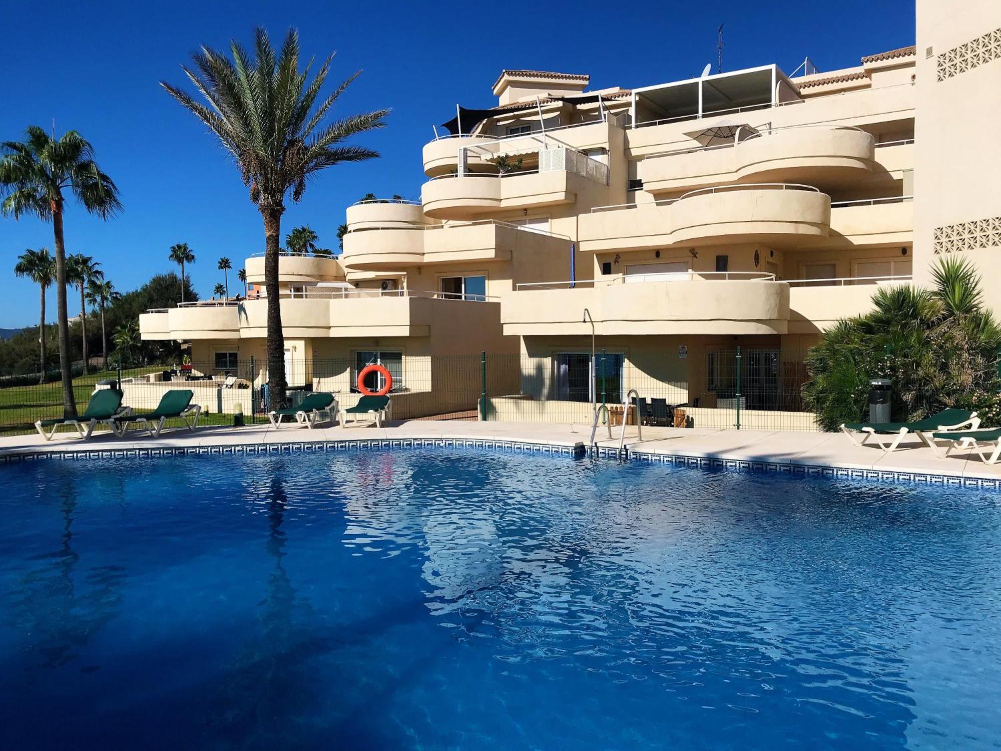 Apartments Bermuda Beach Estepona Bagian luar foto