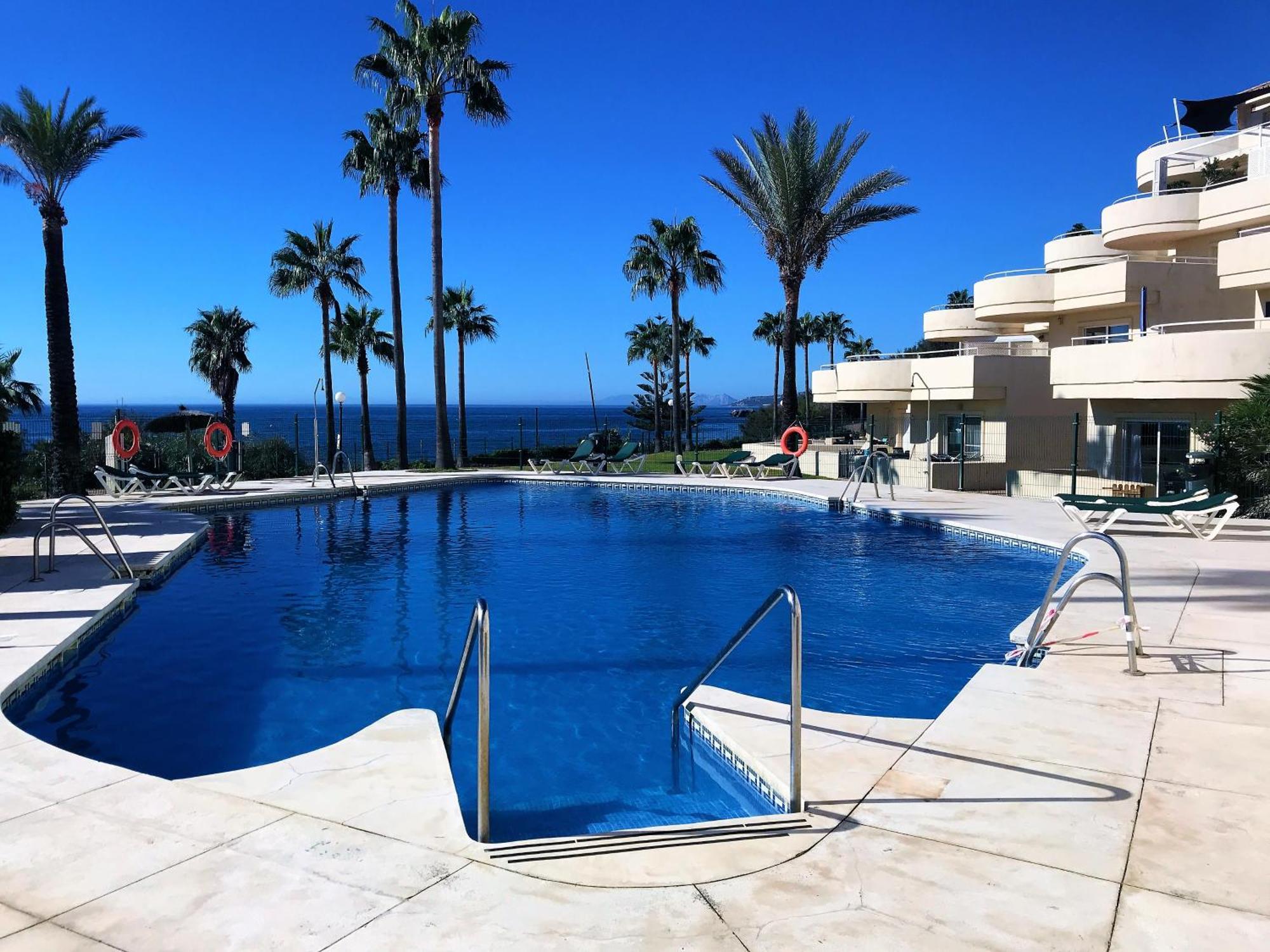 Apartments Bermuda Beach Estepona Bagian luar foto