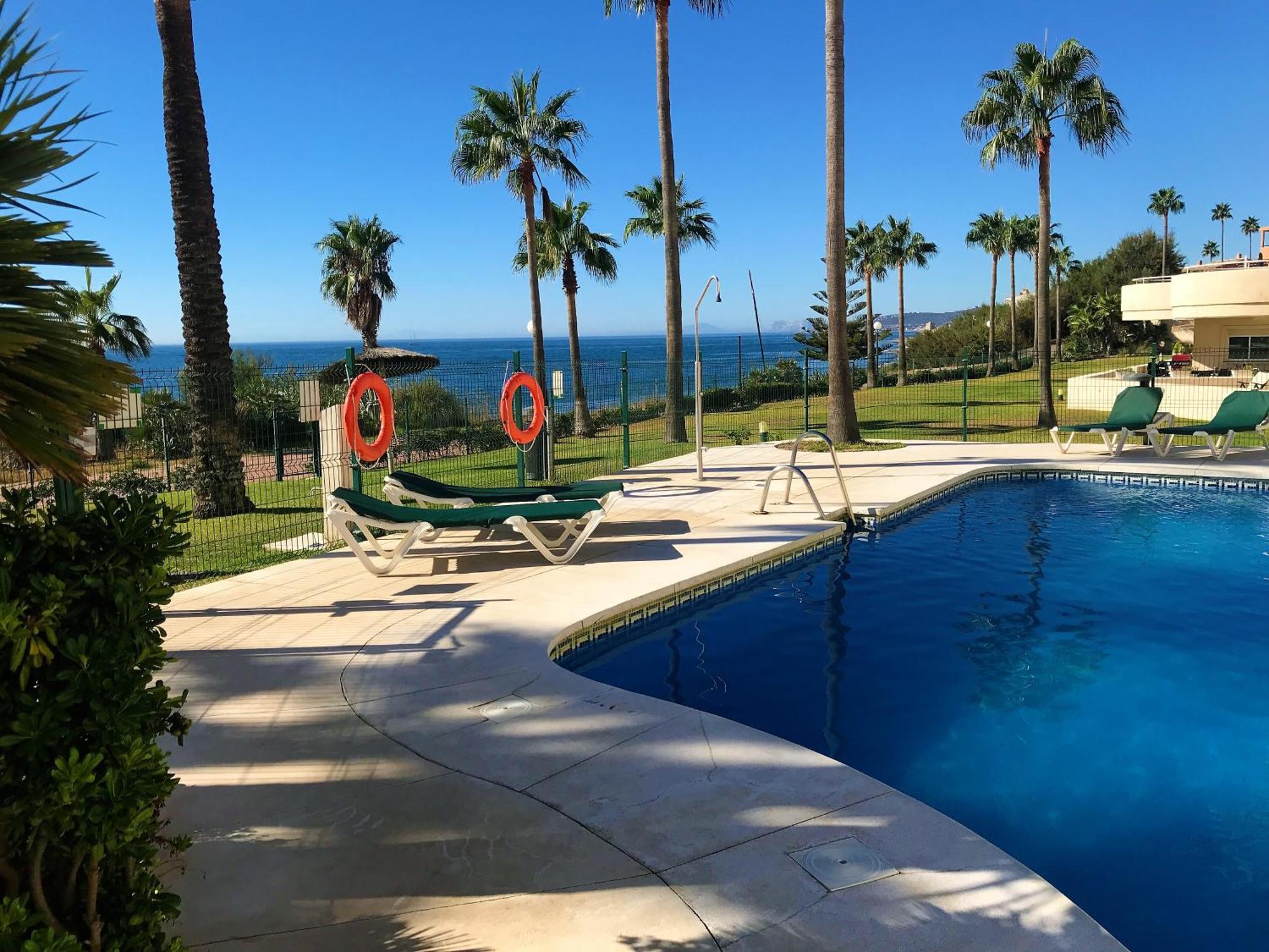 Apartments Bermuda Beach Estepona Bagian luar foto