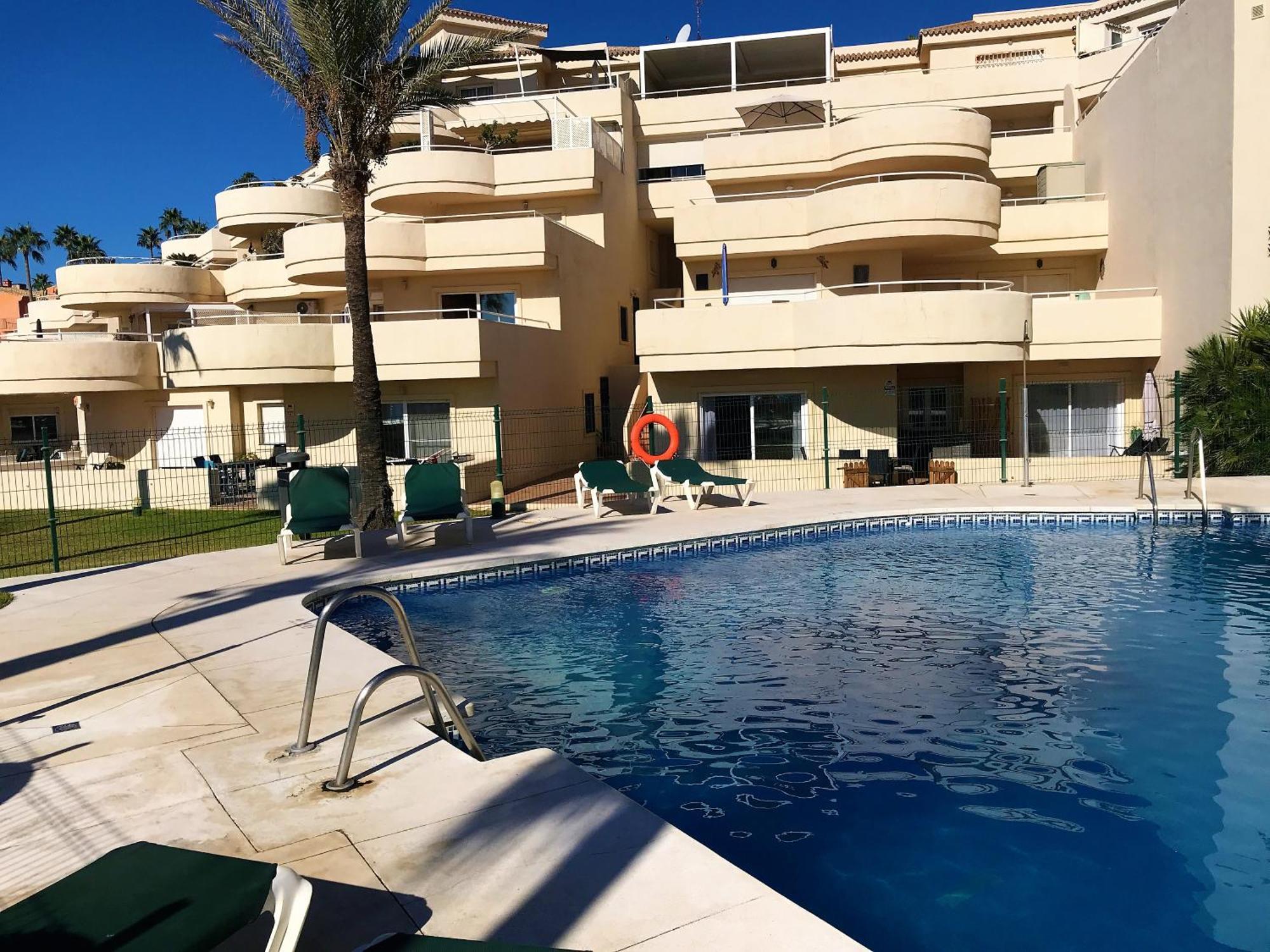 Apartments Bermuda Beach Estepona Bagian luar foto