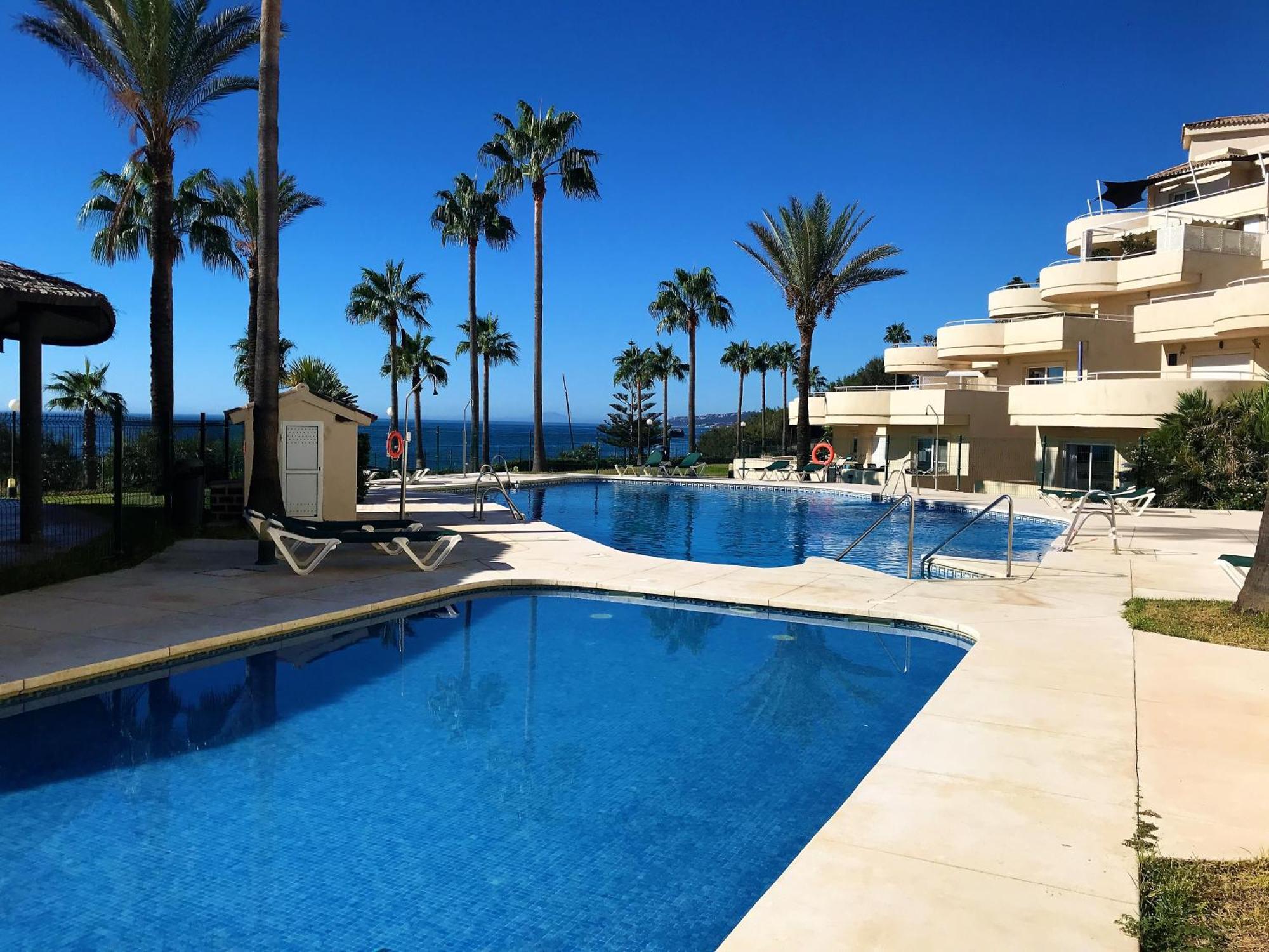 Apartments Bermuda Beach Estepona Bagian luar foto