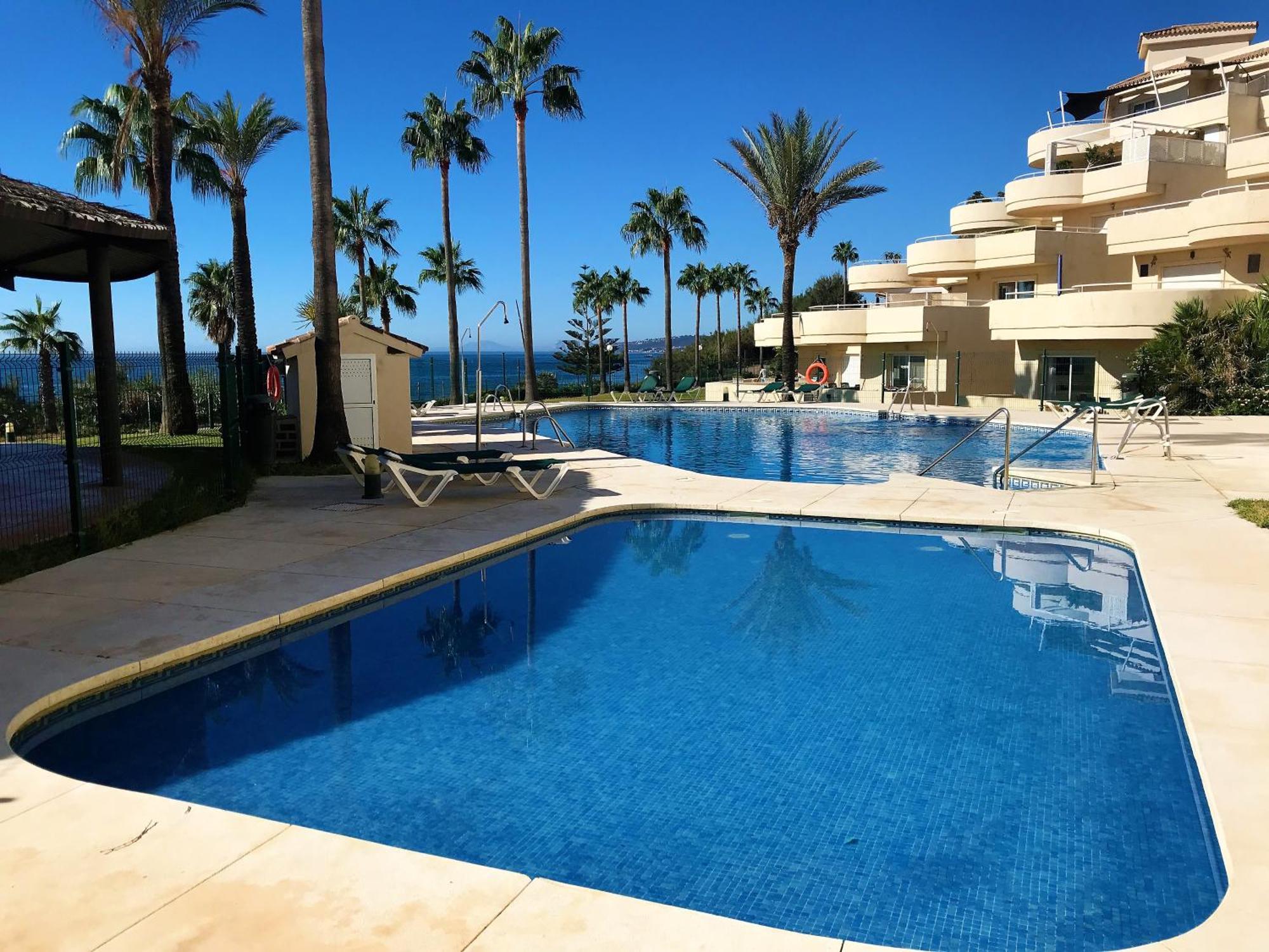 Apartments Bermuda Beach Estepona Bagian luar foto