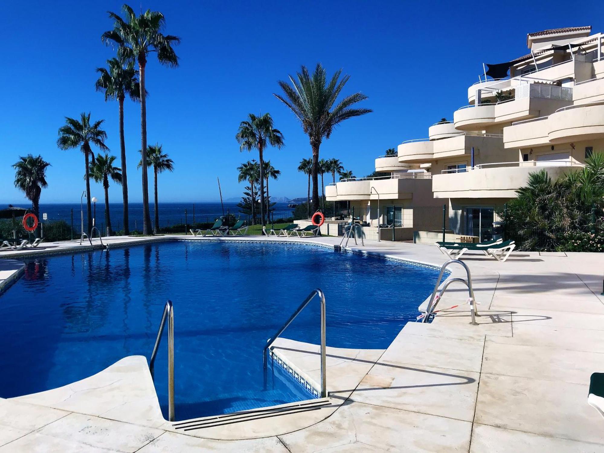Apartments Bermuda Beach Estepona Bagian luar foto