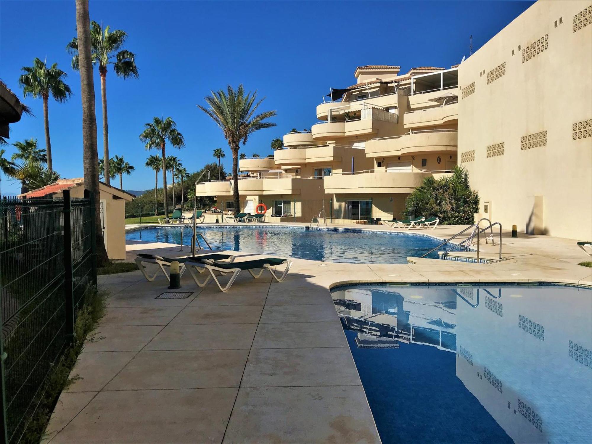 Apartments Bermuda Beach Estepona Bagian luar foto